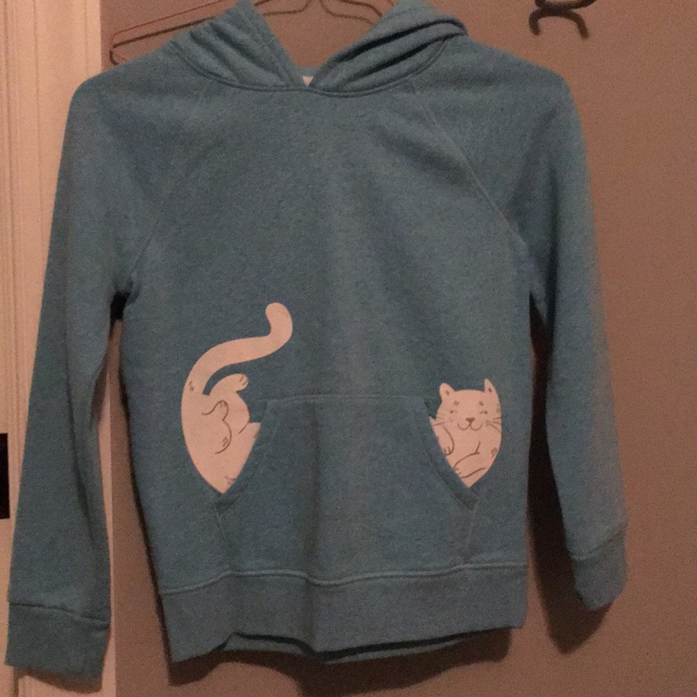Kids sweater with a cat coming out of the pocket
